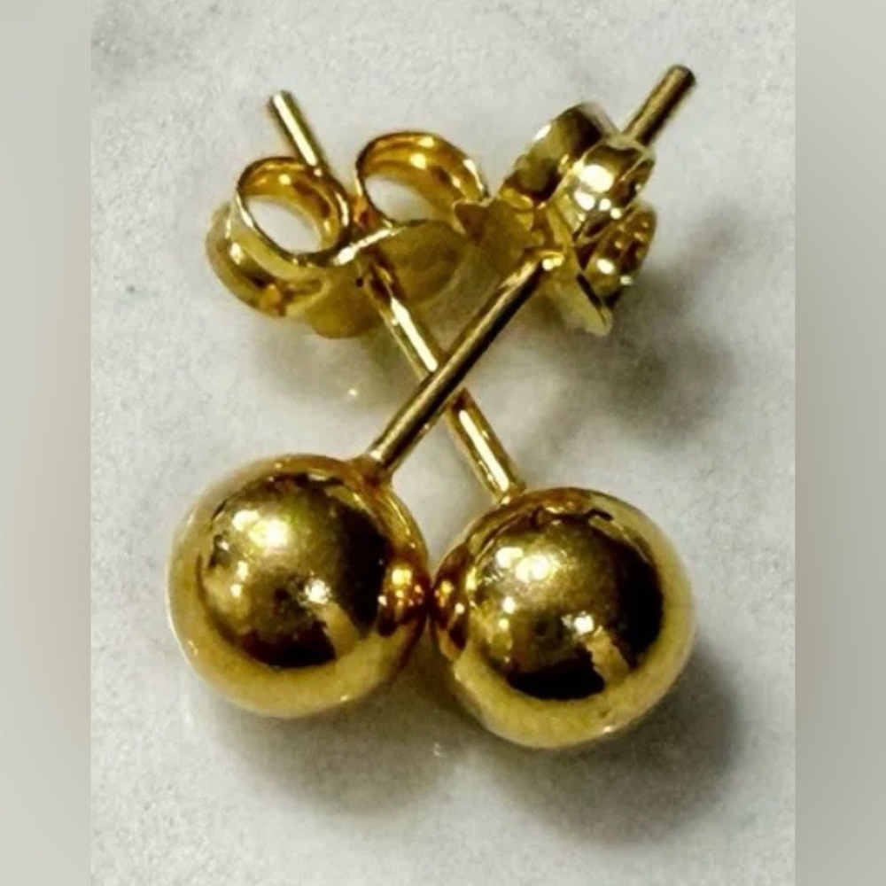 NWOT NIB Elegant 5MM Gold Plated 925 Silver Push Back Stud Earrings